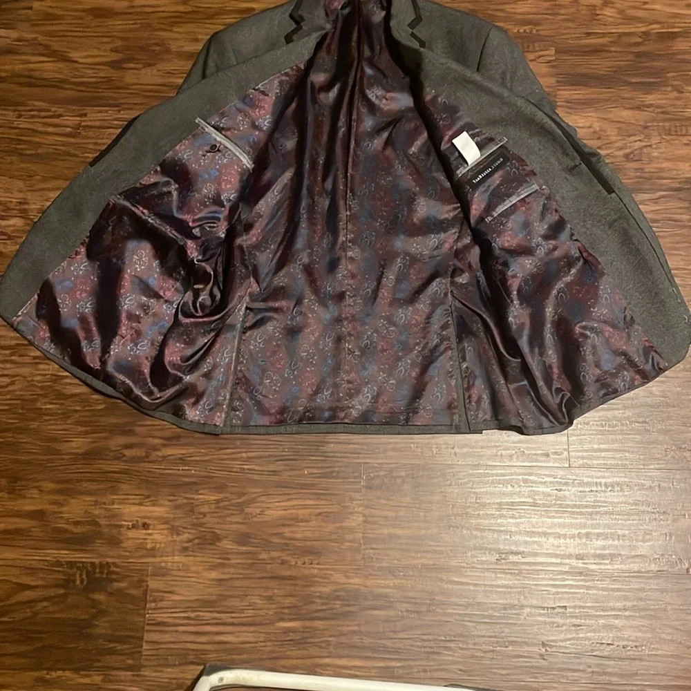 Van Heusen Gray Blazer with Black Notch Lapels. Size 44R, Like New. Retail $200.